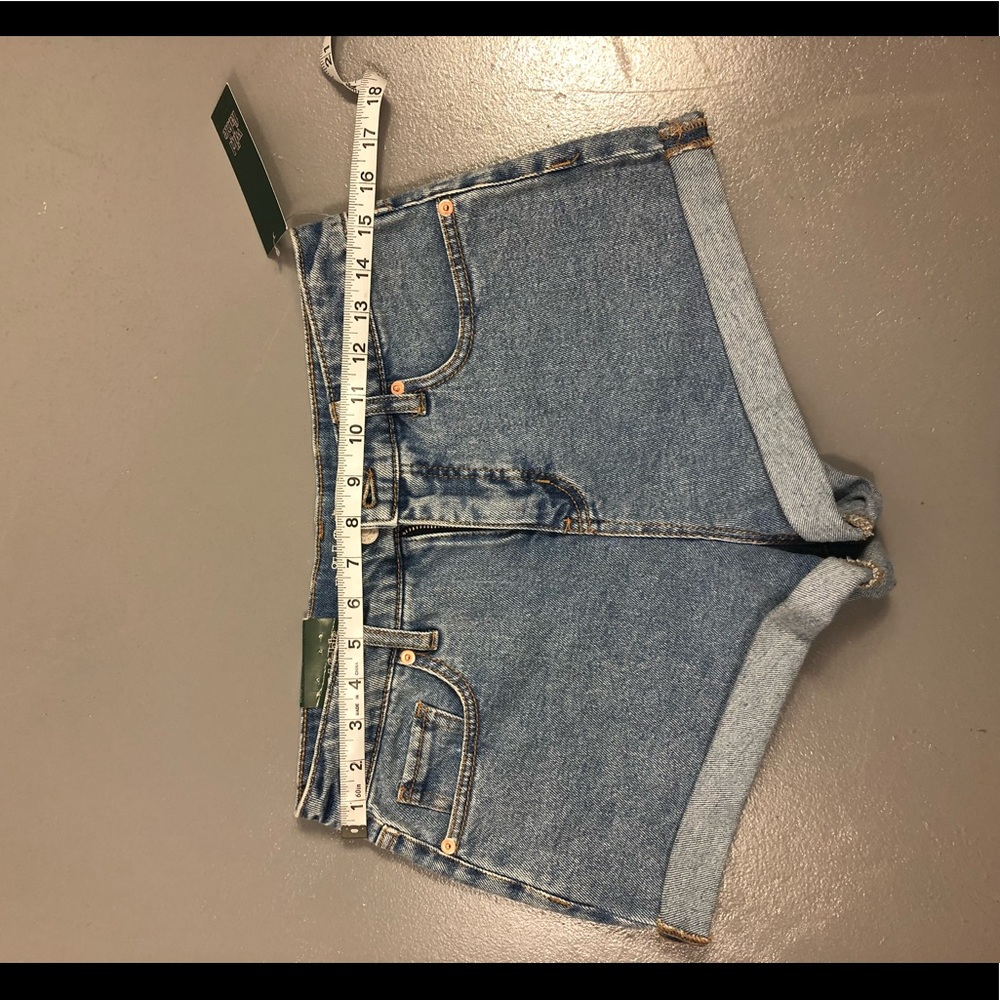 Cute High rise shorts.
